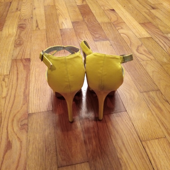 Heels - Picture 1 of 3